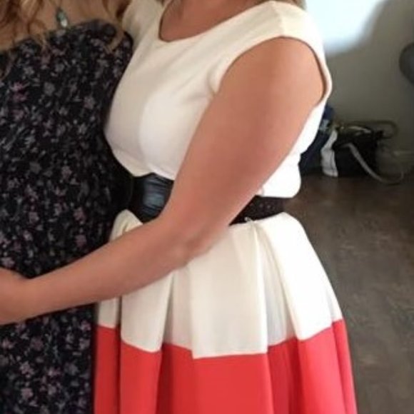 ✨2 for 25✨ Tiana B Coral, White, & Navy Dress - Picture 6 of 6